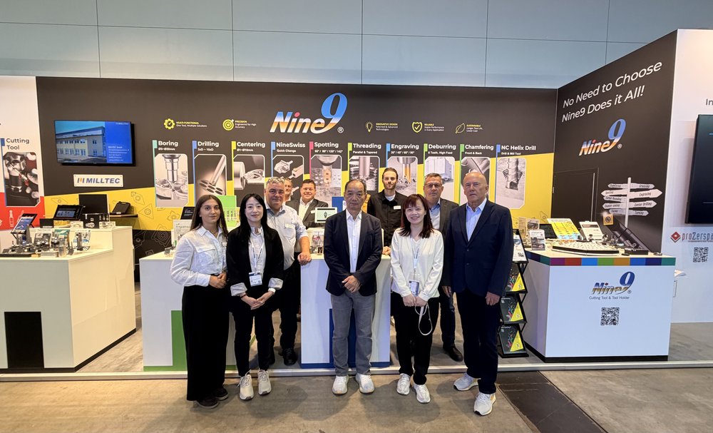 proZerspanung Stand auf der AMB 2026 in Stuttgart mit Kollegen von Nine9 und Milltec